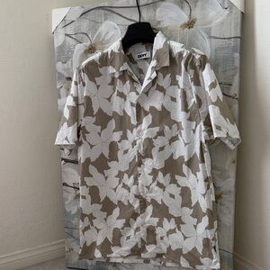 DKNY Men's Beige and White Leaf Print Shirt